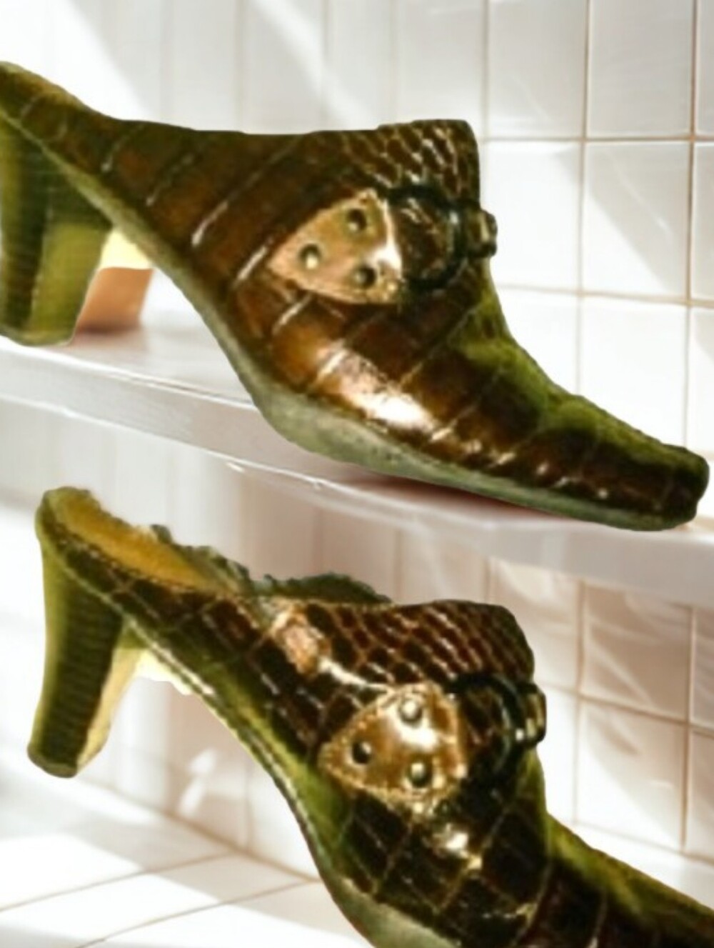 Size 7 1/2 AerosLes Cinchworm Shoes